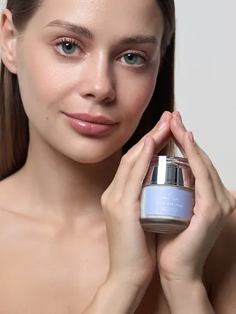 Крем для лица «Увлажняющий крем с пептидами и гиалуроновой кислотой»